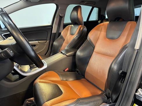 Used 2017 Volvo V60 T5 Cross Country w/ Convenience Package image 23