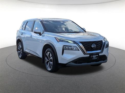 Used 2022 Nissan Rogue SV image 3