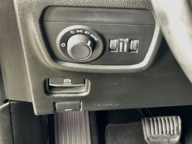 Used 2024 Jeep Grand Cherokee L Altitude AWD/4WD image 13