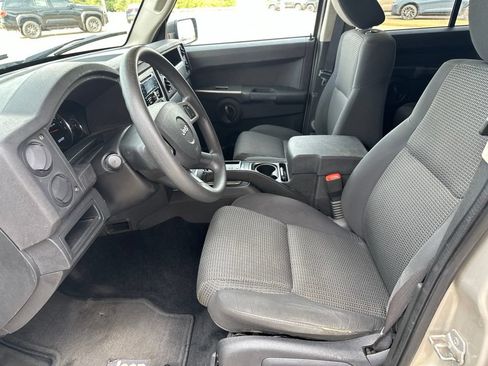 Used 2008 Jeep Commander Sport RWD image 14