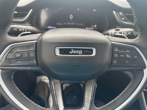 Used 2023 Jeep Grand Cherokee L Limited AWD/4WD image 19