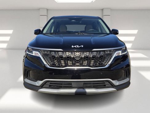 Used 2024 Kia Carnival EX image 8