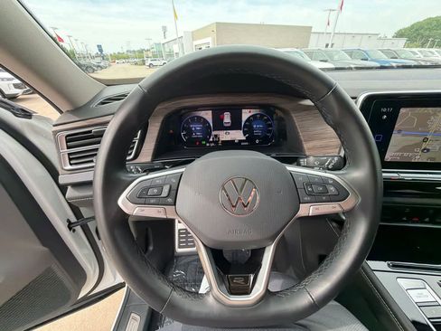 Used 2024 Volkswagen Atlas SEL Premium R-Line AWD/4WD image 16