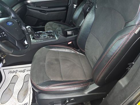 Used 2018 Ford Explorer XLT w/ Equipment Group 202A FWD image 14