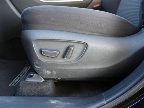 Used 2024 Toyota Highlander LE image 18