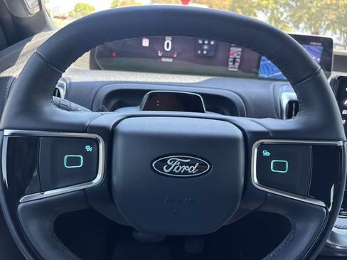 Used 2025 Ford Expedition Platinum w/ Stealth Appearance Package AWD/4WD image 33