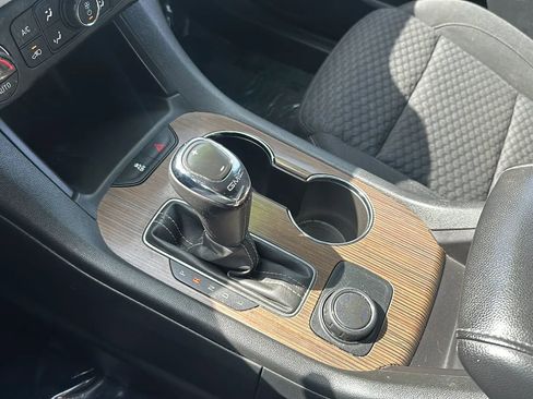 Used 2018 GMC Acadia SLE image 18