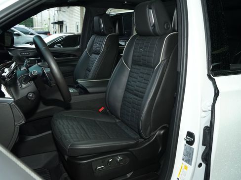 Used 2024 Cadillac Escalade V w/ LPO, ONYX Package AWD/4WD image 9