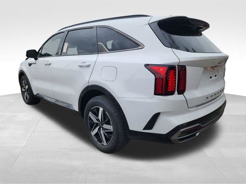 Used 2022 Kia Sorento S image 6