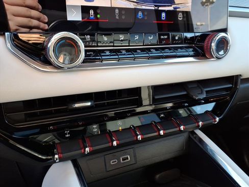 Used 2024 GMC Canyon AT4X image 24