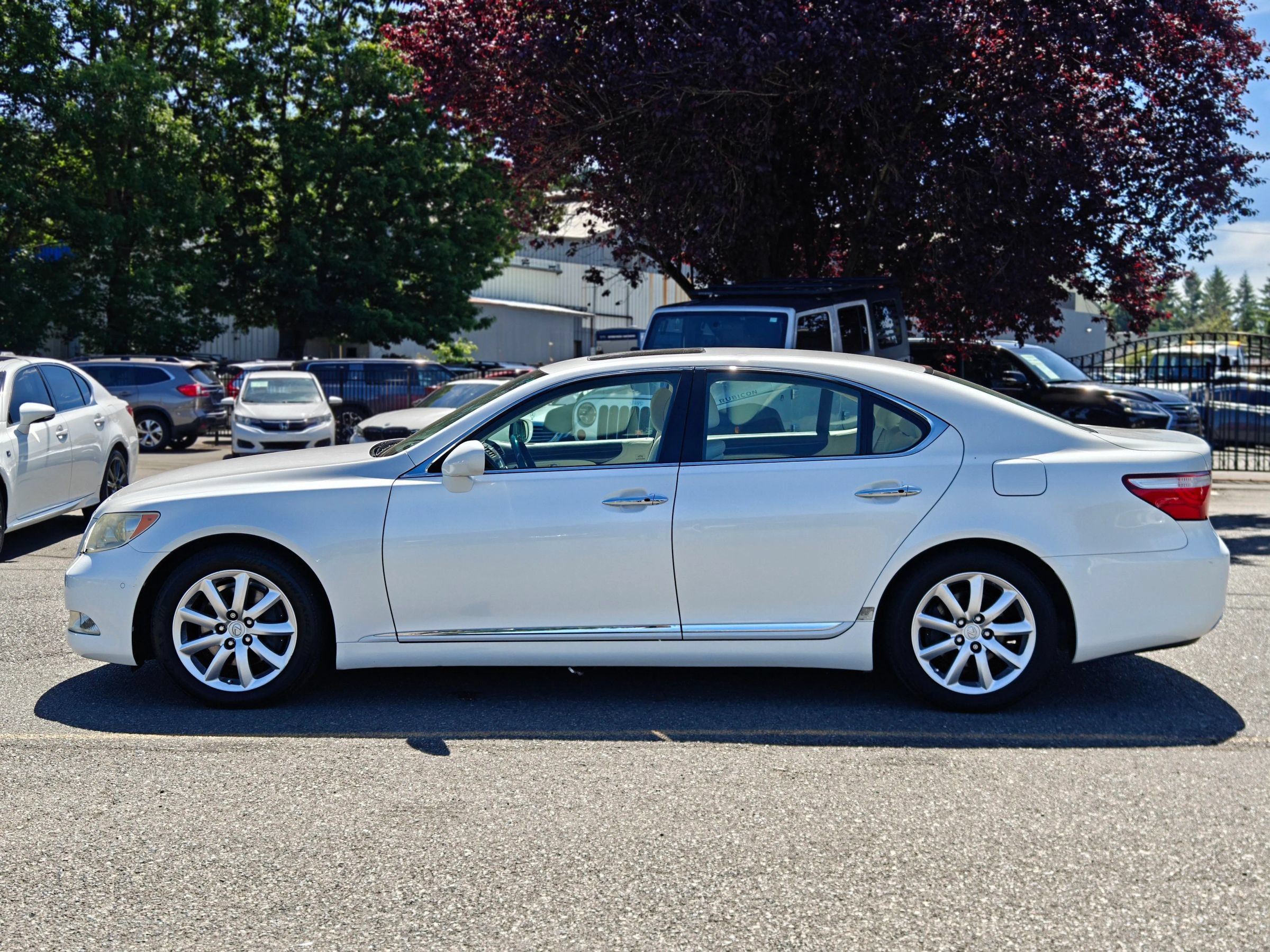 Used 2007 Lexus LS 460 RWD image 4