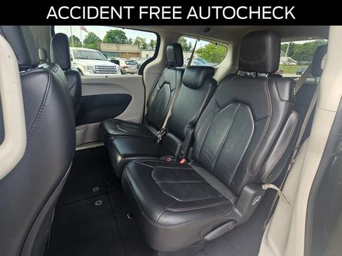 Used 2020 Chrysler Pacifica Touring-L FWD image 12