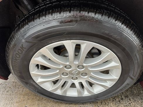 Used 2014 Toyota Sienna XLE image 24