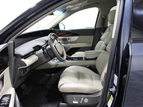 Used 2024 Lincoln Nautilus Reserve w/ Equipment Group 203A AWD/4WD image 3