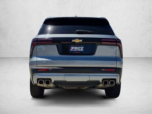 Used 2024 Chevrolet Traverse LT FWD image 7