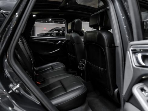 Used 2017 Porsche Macan image 39