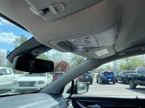 Used 2021 Buick Enclave Essence image 22