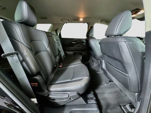 Used 2022 Nissan Pathfinder SL AWD/4WD image 28