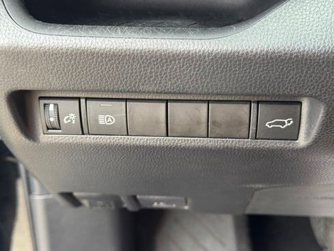 Used 2022 Toyota RAV4 XLE w/ Convenience Package FWD image 25