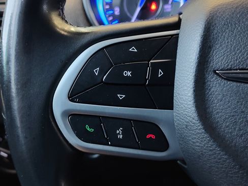 Used 2018 Chrysler 300 Touring w/ Driver Convenience Group RWD image 18