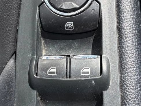 Used 2017 Ford Explorer XLT w/ Equipment Group 202A AWD/4WD image 17