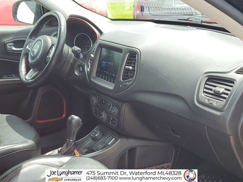 Used 2020 Jeep Compass Trailhawk AWD/4WD image 28