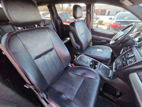 Used 2018 Dodge Grand Caravan GT image 19