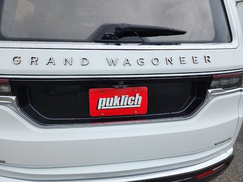 Used 2022 Jeep Grand Wagoneer Series III w/ HD Trailer Tow Package AWD/4WD image 47