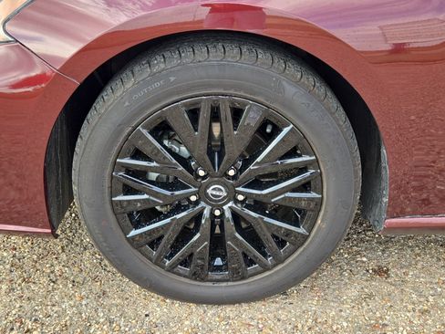 Used 2024 Nissan Altima 2.5 SV FWD image 10