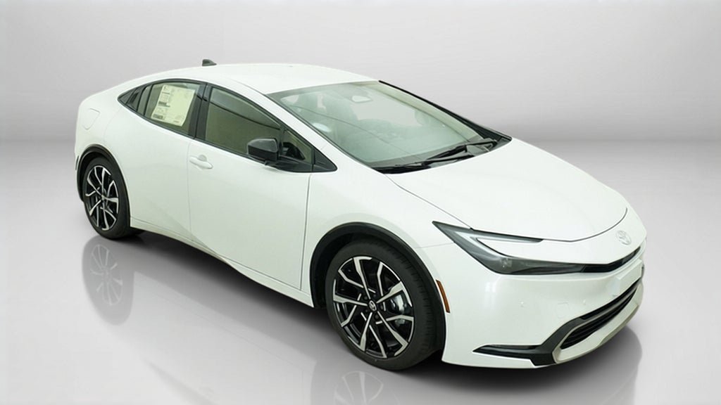 New 2027 Toyota Prius Plug-In Hybrid FWD image 13