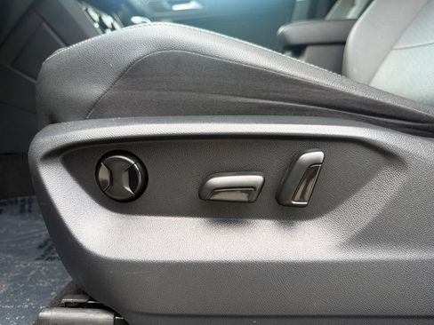 Used 2019 Volkswagen Tiguan SEL R-Line FWD image 12