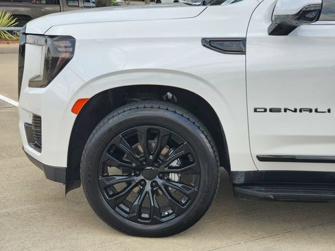 Used 2022 GMC Yukon Denali AWD/4WD image 8