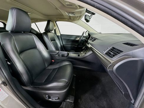 Used 2017 Lexus CT 200h w/ Seat Comfort Package image 29