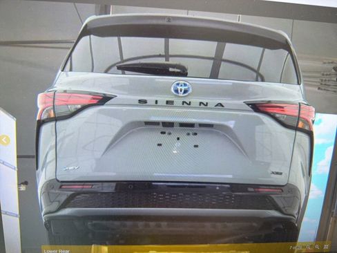 Used 2025 Toyota Sienna XSE FWD image 7