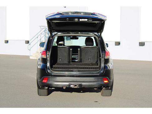 Used 2017 Toyota Highlander SE image 36