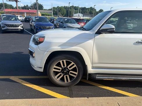 Used 2018 Toyota 4Runner Limited AWD/4WD image 10
