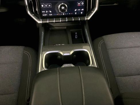 Used 2025 GMC Acadia Elevation FWD image 18