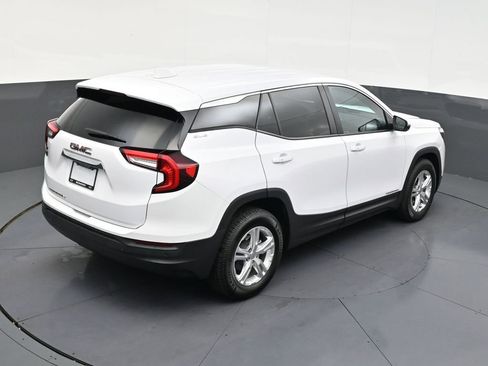 Used 2022 GMC Terrain SLE image 17