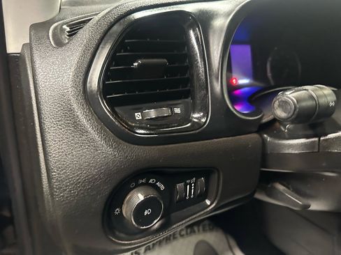 Used 2017 Jeep Renegade Altitude image 10