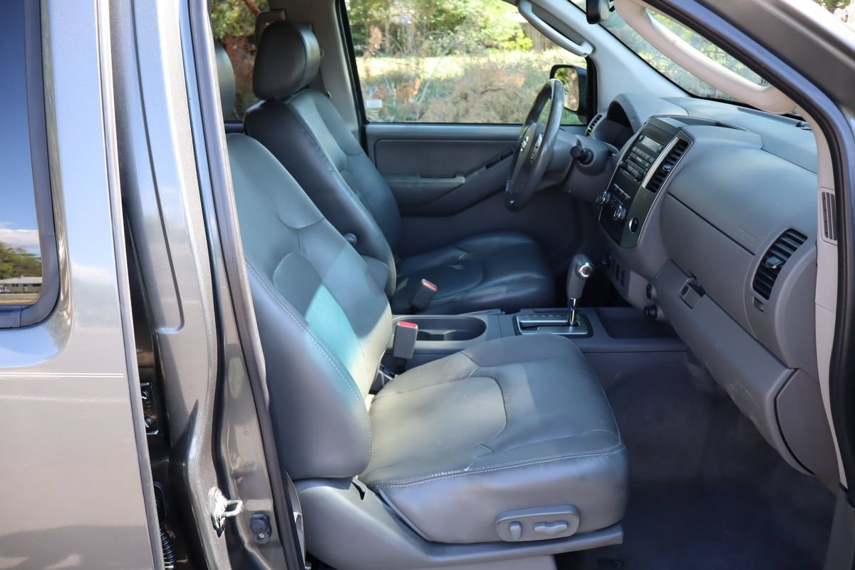 Used 2009 Nissan Frontier LE w/ LE Value Truck Pkg AWD/4WD image 22