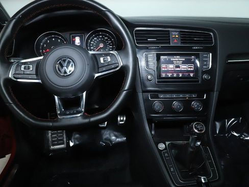 Used 2015 Volkswagen GTI SE image 25
