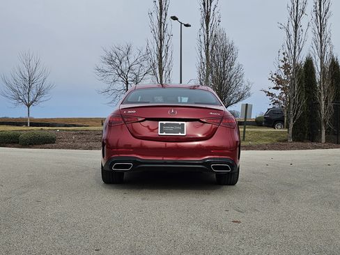 Used 2025 Mercedes-Benz C 300 4MATIC Sedan image 4