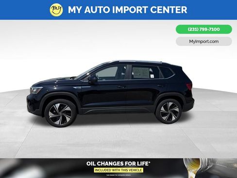 Used 2024 Volkswagen Taos SE AWD/4WD image 4