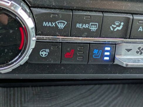 Certified 2025 Ford F350 Platinum image 30