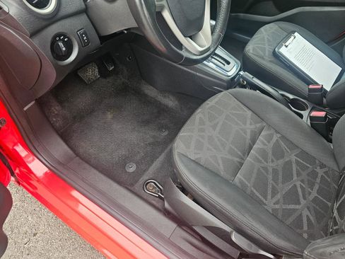 Used 2013 Ford Fiesta SE FWD image 26