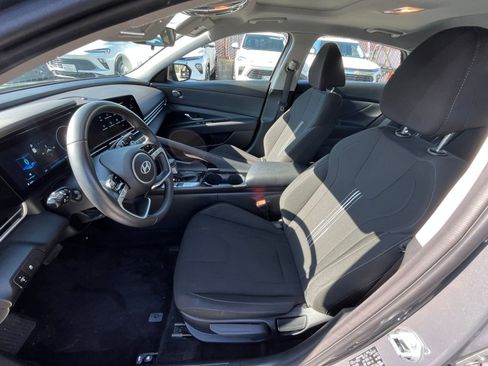 Used 2025 Hyundai Elantra SEL image 27