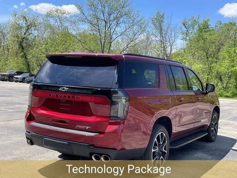 Used 2025 Chevrolet Suburban RST AWD/4WD image 3