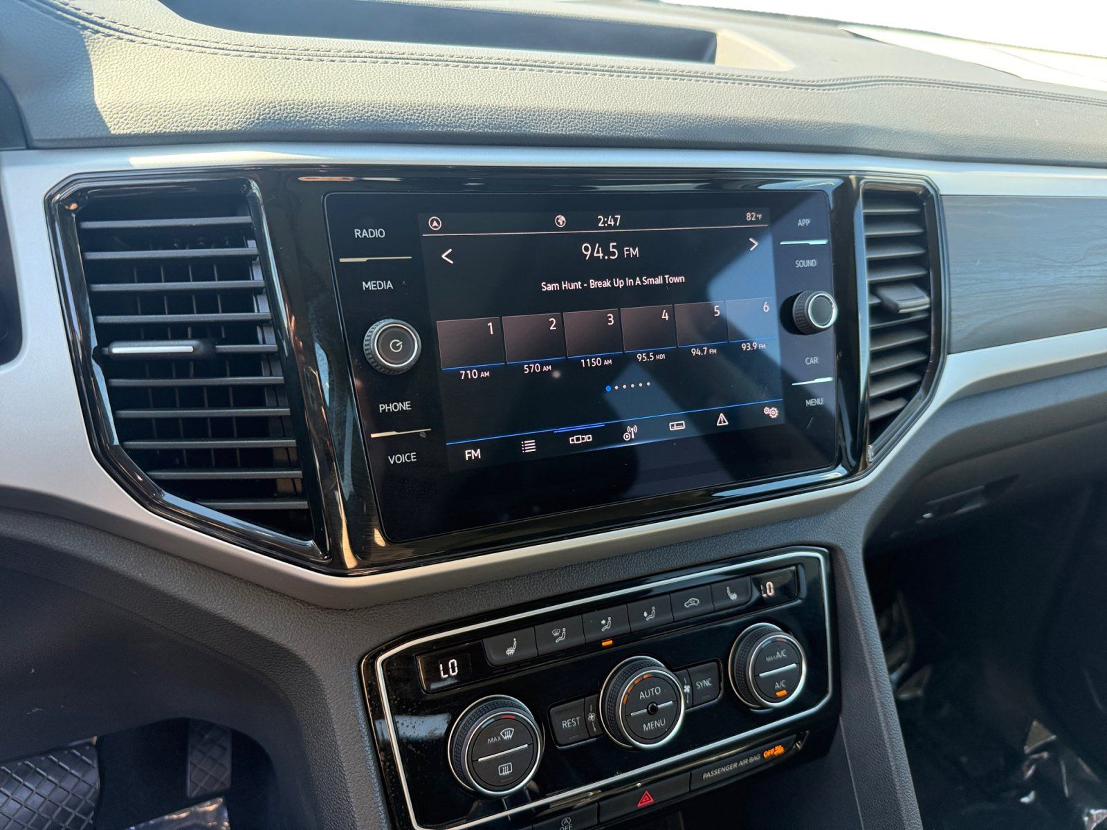 Certified 2023 Volkswagen Atlas SE w/ Panoramic Sunroof Package FWD image 12