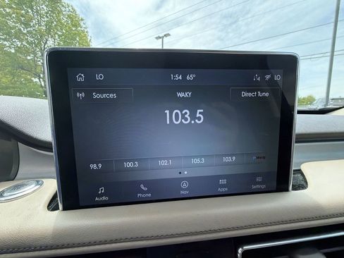 Used 2023 Lincoln Aviator AWD w/ Premium Package image 16