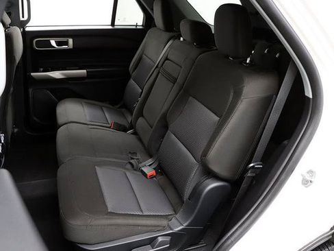 Certified 2022 Ford Explorer XLT AWD/4WD image 11